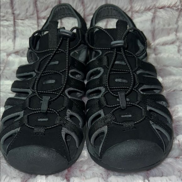 Croft &‎ Barrow Black Women’s Closed-Toe Sandals for Active Wear - Picture 13 of 16